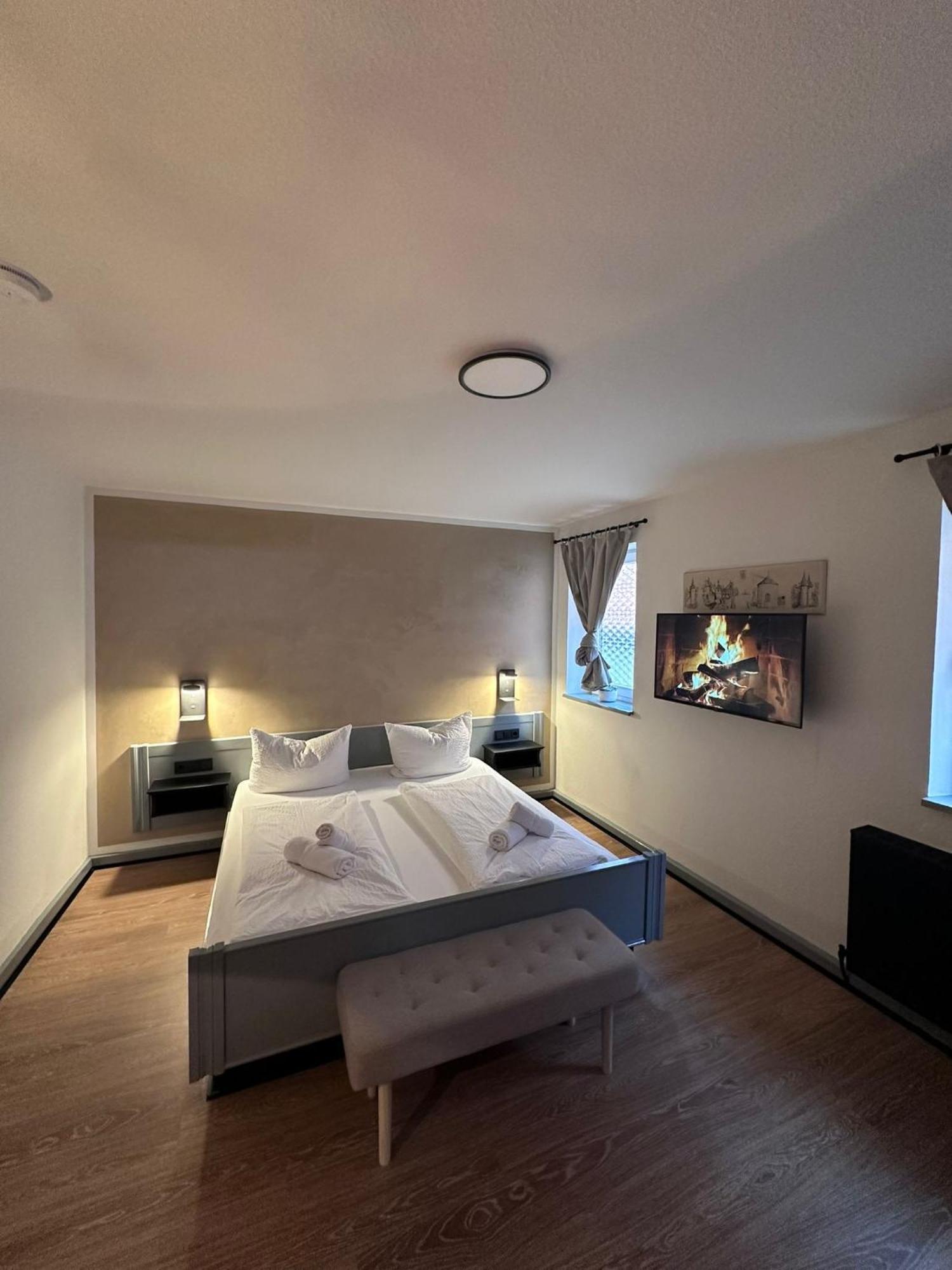 Gasthof Zum Goldenen Schiff - Lehm, Stil & Altstadtflair Marktbreit Zewnętrze zdjęcie